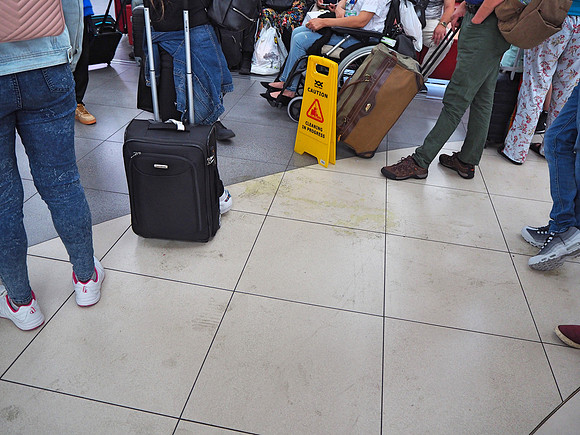 P7240004-dirty-floor