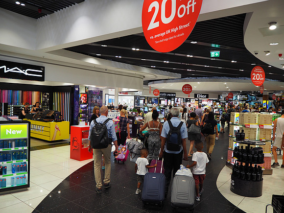 P7240074-duty-free-maze