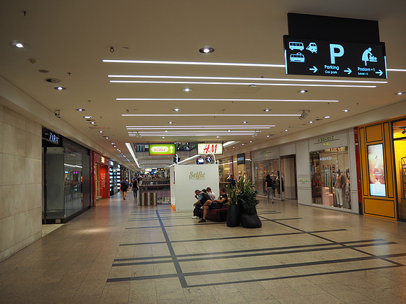 P7250082-train-station-mall