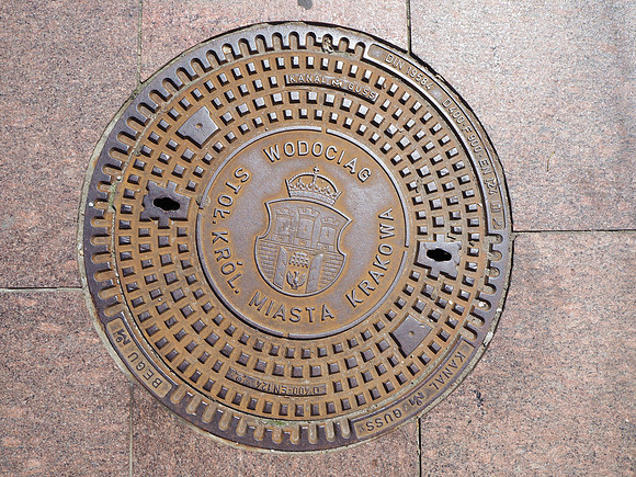 P7250094-manhole-cover