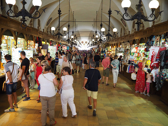 P7250103-cloth-hall-shops