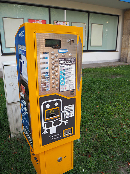 P7290134-tram-ticket-machine