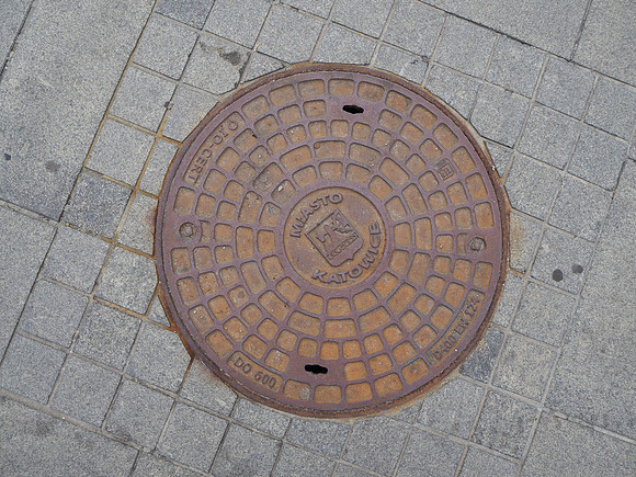 P7300034-katowice-manhole