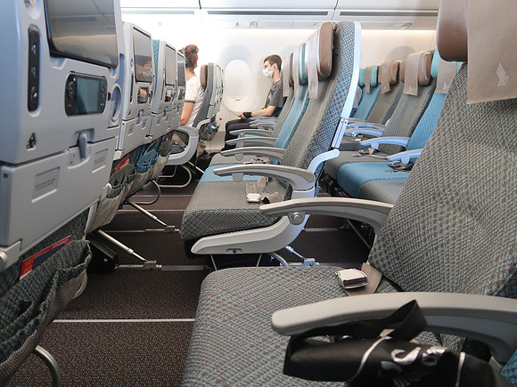 IMG_9888-empty-seats-sgn-sin