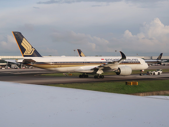 IMG_9916-sq-at-changi