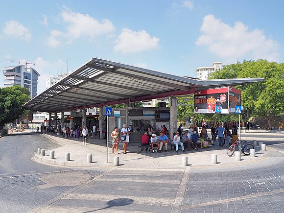 P8050006-bus-station
