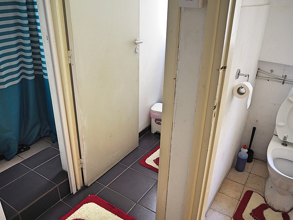 P8050050-xanthis-bathroom