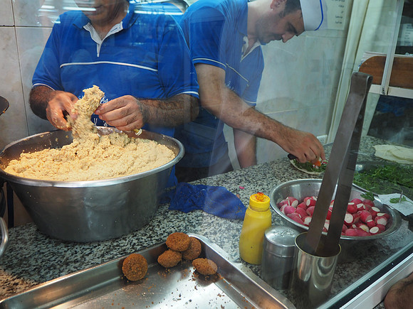 P8090086-falafel-makers