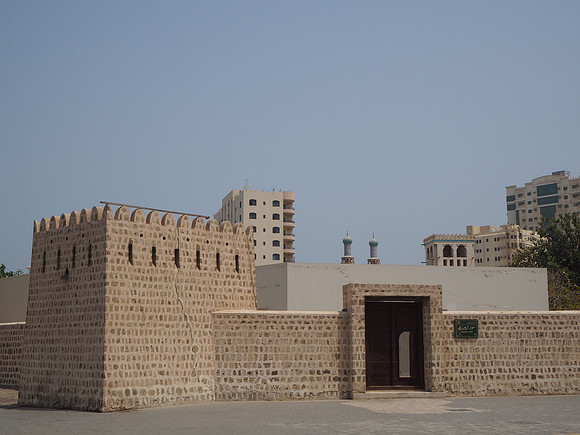 P8120035-sharjah-wall
