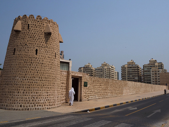 P8120037-sharjah-wall-tower
