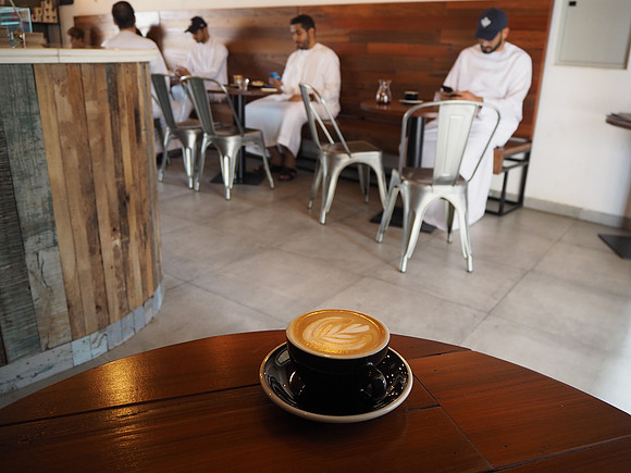 P8120045-flat-white