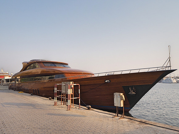 P8120099-wood-panelled-super-boat