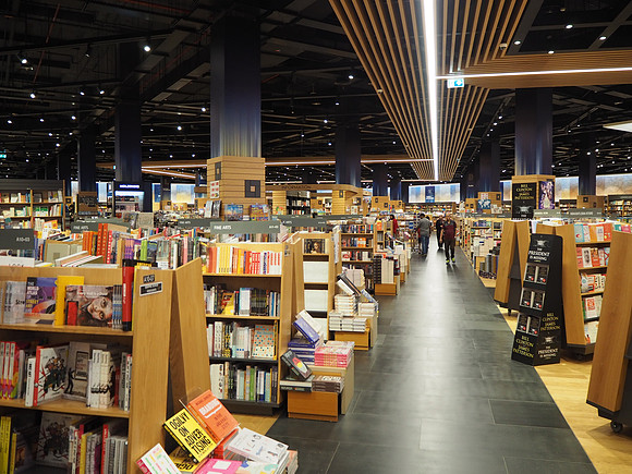 P8130050-kinokuniya