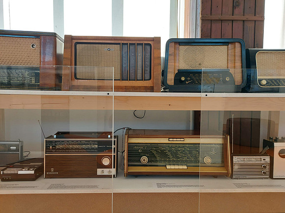 20210826_101631-old-radios