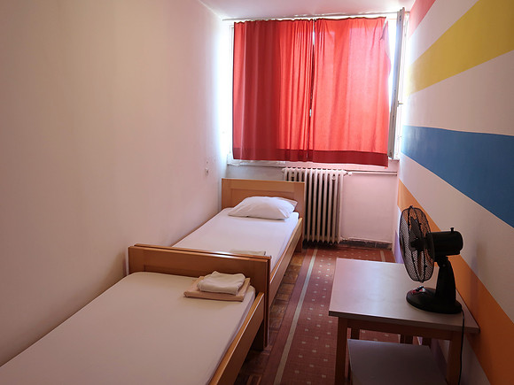 IMG_0139-hi-hostel-room
