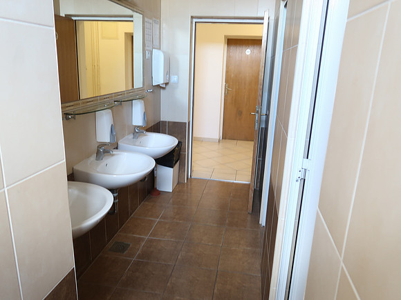 IMG_0142-hi-bathroom