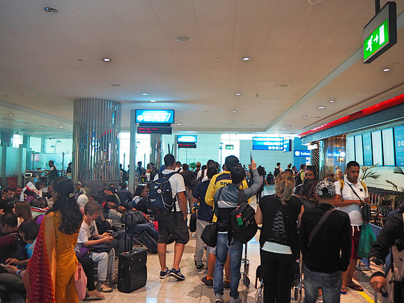 P8140011-crowded-gate