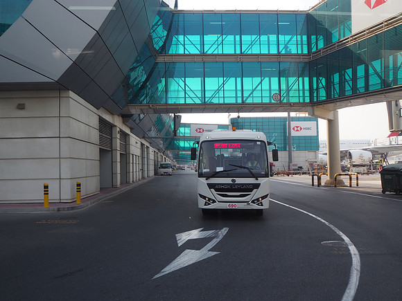 P8140014-bus-to-plane