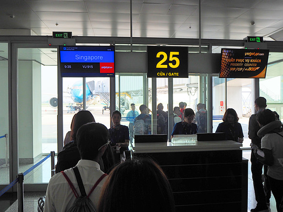 P9050010-boarding-gate-25