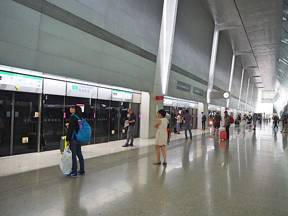 P9050034-airport-metro