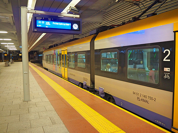 P7240040-train-at-krakow-airport