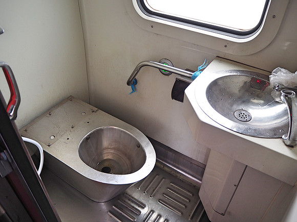 P9100019-sitting-toilet