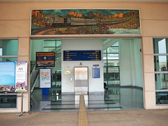 P9100049-gemas-station-entry