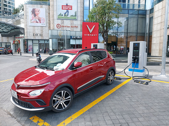 20230128_123208-vinfast-charging