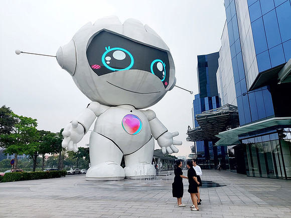 20231014_121552-giant-robot