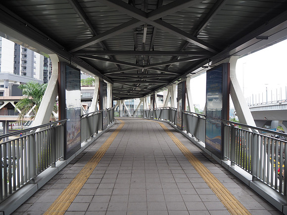 P9080025-covered-walkway