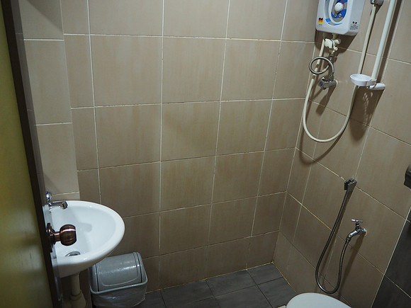 P9080097-hotel-ciq-bathroom