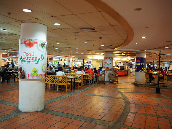 P9150013-food-court