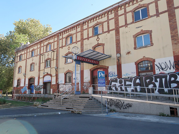 IMG_0441-warehouse-with-graffiti