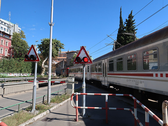 IMG_0444-rail-crossing-at-kresimirova