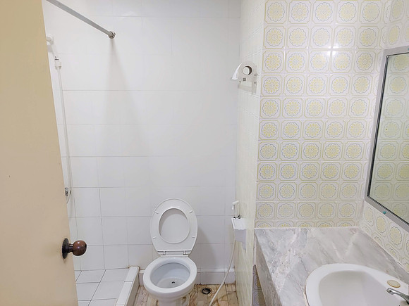 20230311_181059-indra-hotel-bathroom