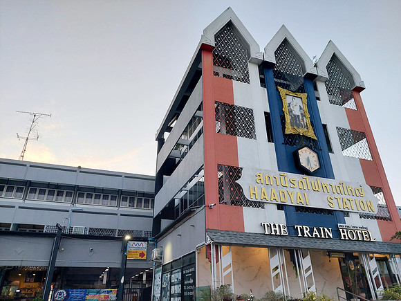 20230311_182925-the-train-hotel