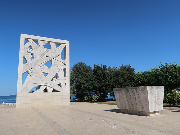 IMG_0779-monument-to-fallen-fighters-and-victims-of-fascist-terror