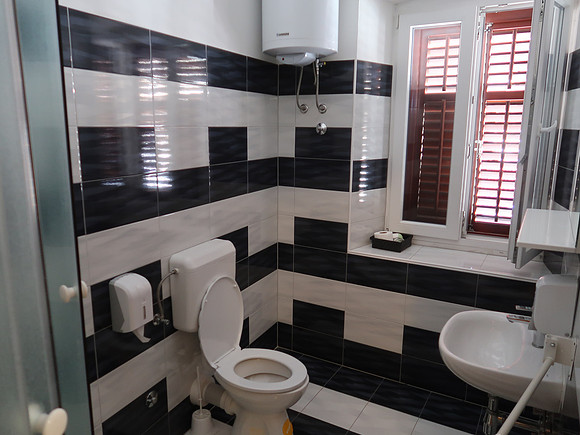 IMG_0859-ivana-apartments-bathroom