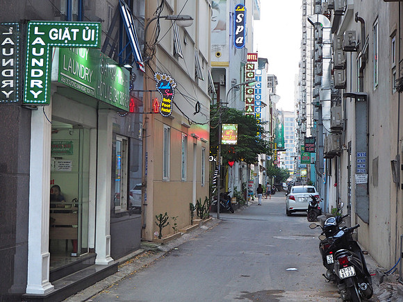PA080136-hotel-alleys