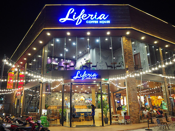 PA080155-liferia-coffee-house