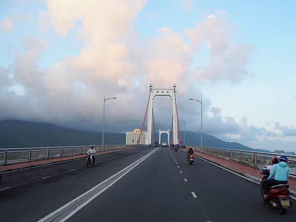 PA100182-thuan-phuoc-bridge