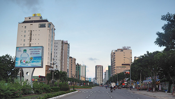 PA100191-pham-van-dong