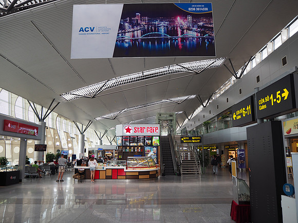 PA110017-domestic-airside