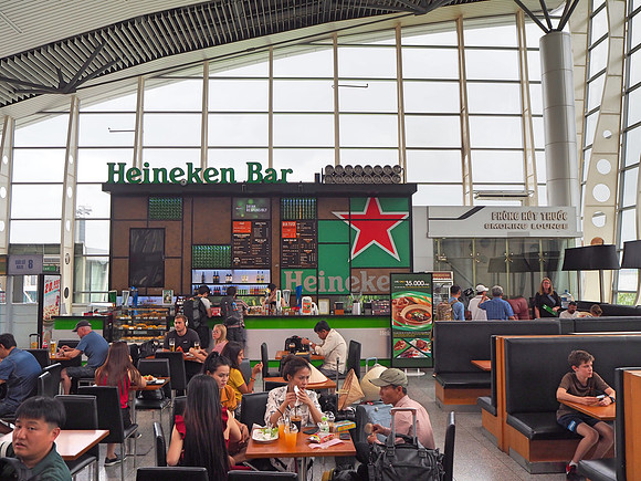 PA110019-heineken-bar