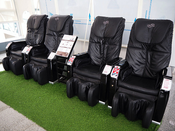 PA110022-massage-chairs