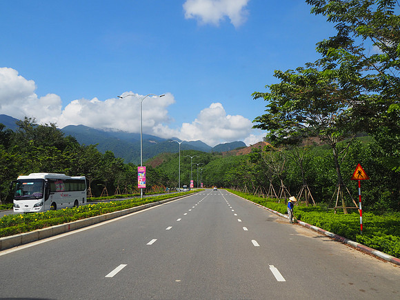 PA100013-road-to-ba-na-hills