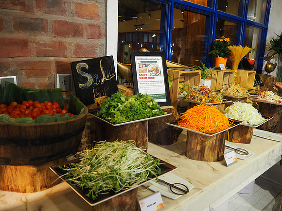 PA100106-salad-bar
