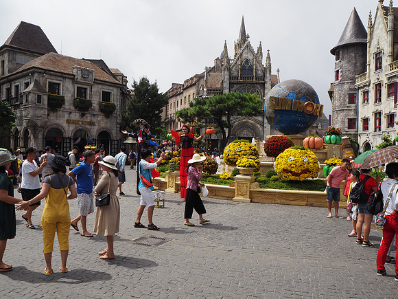PA100113-village-square