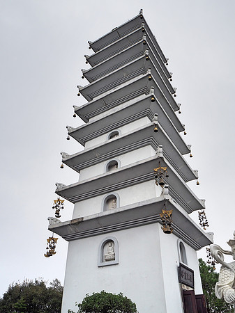 PA100129-linh-phong-spiritual-tower