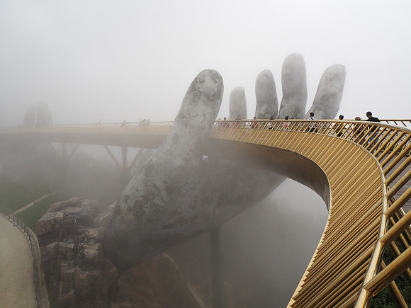 PA100173-misty-hands